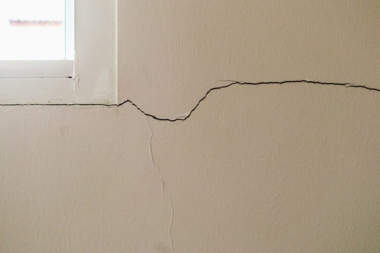 sealing foundation cracks