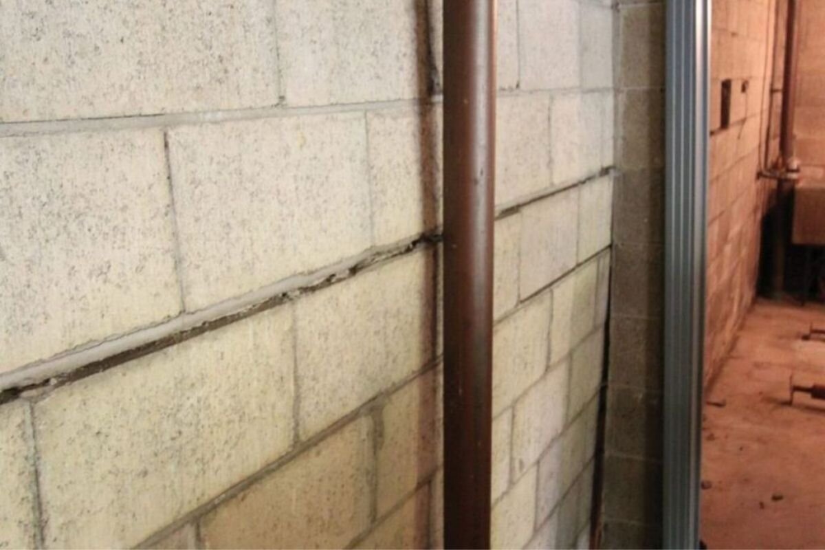 when to be concerned about a bowing wall